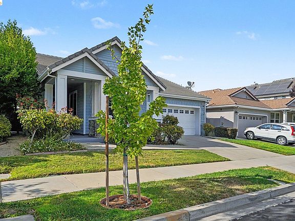 2nd image of 1819 Anastasia Dr