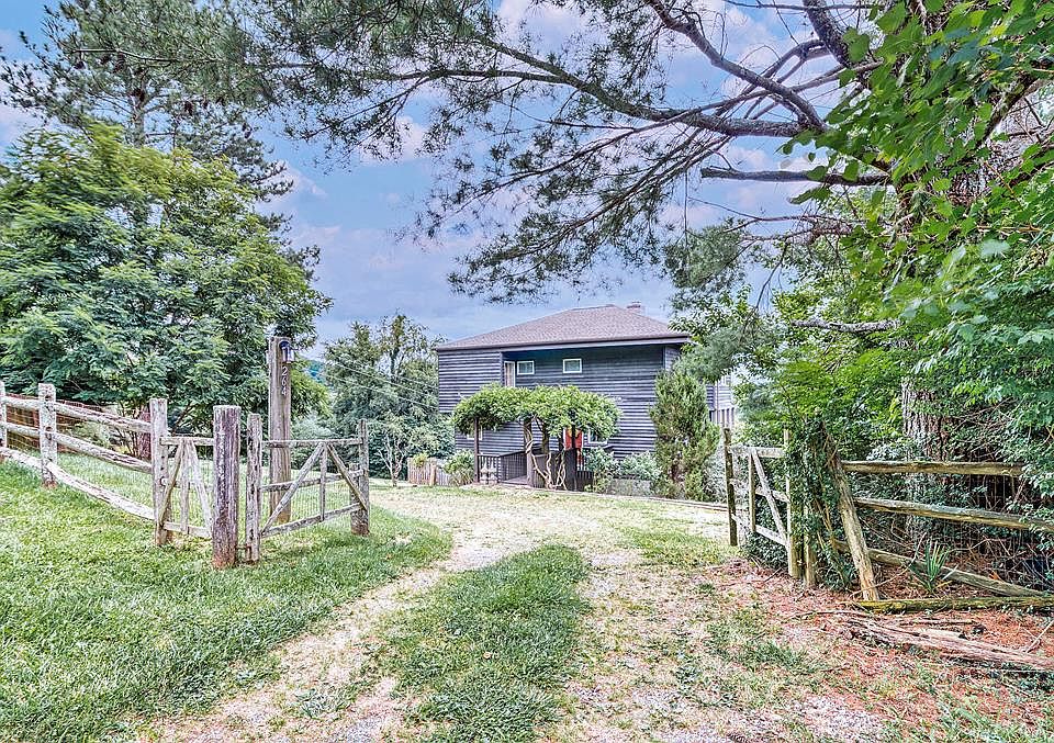 1st image of 264 Sunset Dr