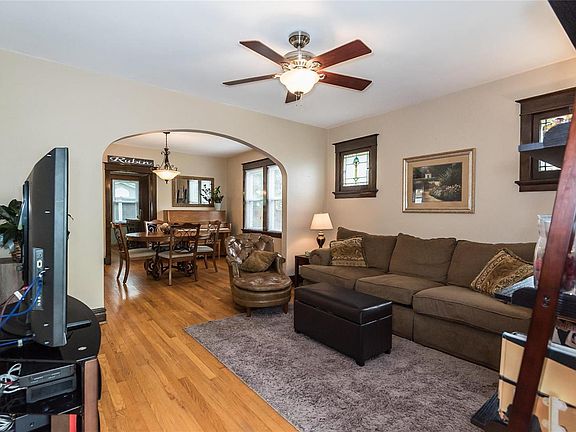 4th image of 7639 Alicia Ave