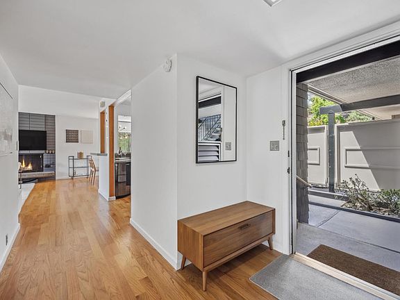 3rd image of 18 Redwood Avenue