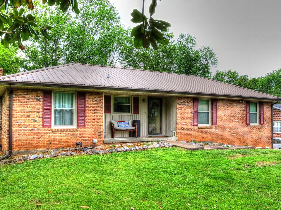 1st image of 582 Magnolia Dr