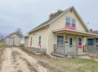 117 Cedar St, West Union, IA 52175