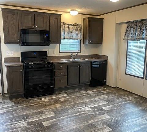 2nd image of 47 Halfmoon Cir