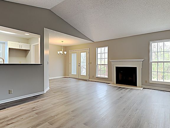 2nd image of 3349 Calais Cir