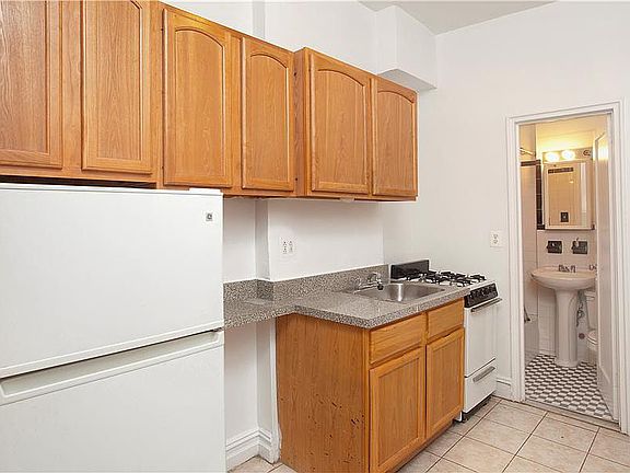 4th image of 302 E 89th St APT 2C