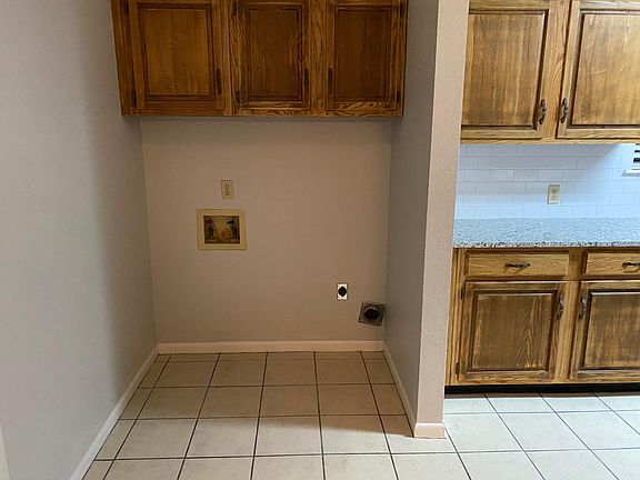 3rd image of 12 Crossroads Dr #12