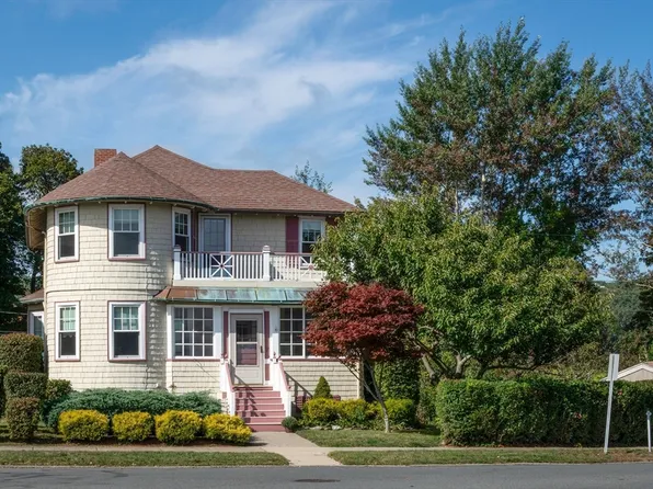 7 Kent Cir, Gloucester, MA 01930