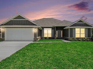 10 Greystone Ct, Angleton, TX 77515