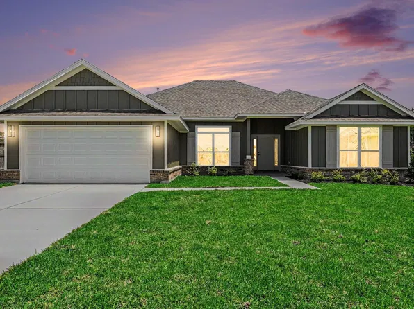 10 Greystone Ct, Angleton, TX 77515