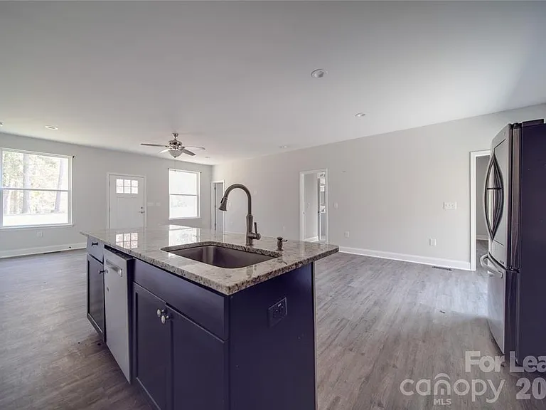 112 Rockwell Ct — Photo 7