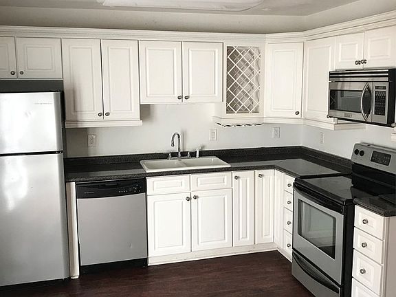 3rd image of 1802 Jackson Ave W APT 144