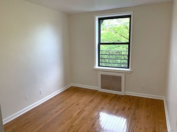 3rd image of 4140 Denman St APT 3M