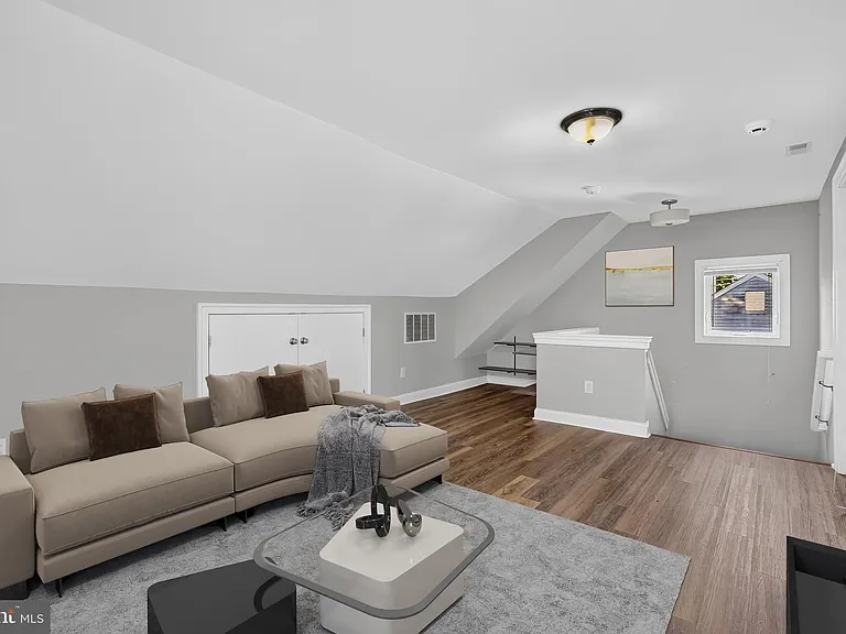 21 E Redman Ave — Photo 57