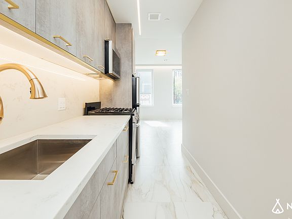 4th image of 130 Graham Ave #3R