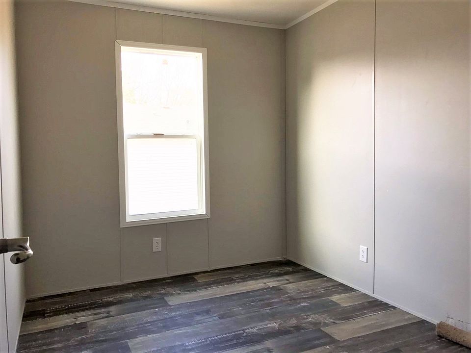 2nd image of 1735 NW Lyman Rd #14