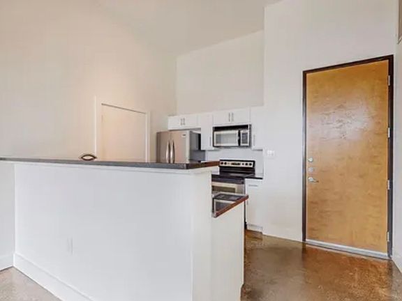 5th image of 2502 Live Oak St APT 122
