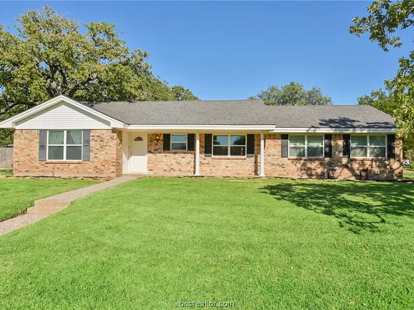 3505 Oak Ridge Dr, Bryan, TX 77802