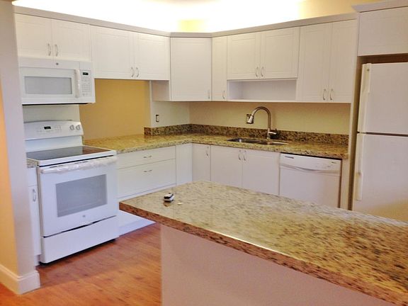 3rd image of 201 Lakeview Dr APT 104