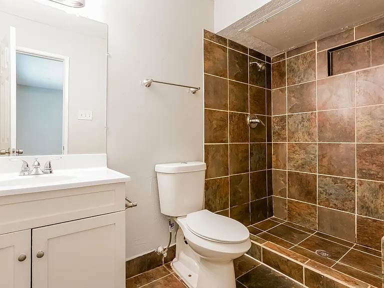 918 Clark Trl — Photo 14