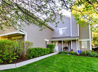 932 Surrey Ln, Dundee, IL 60118