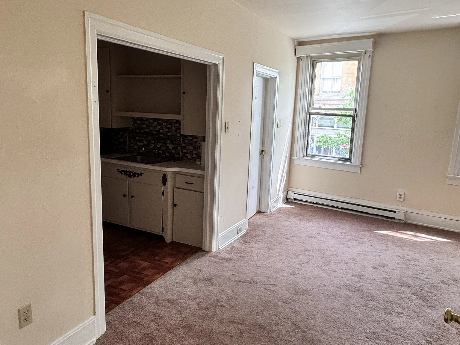 1 bed, 900 sqft, $1,300 — Photo 2