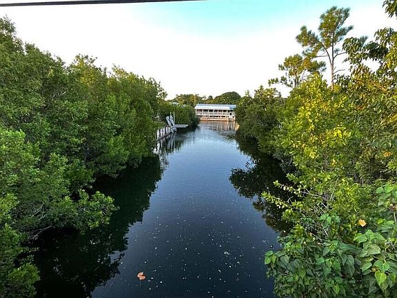 2nd image of 1547 Narcissus Ave