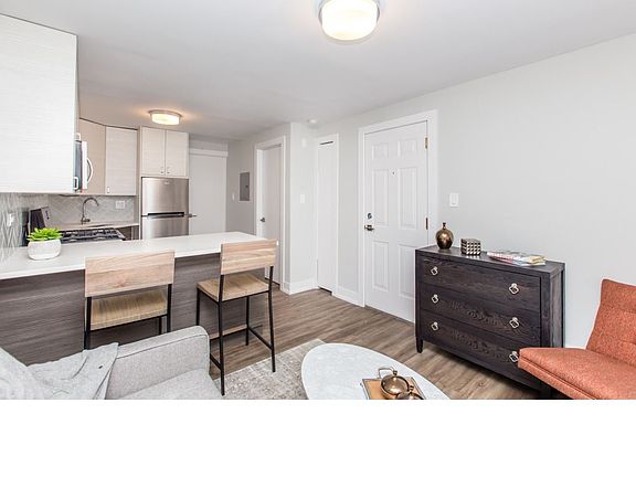 3rd image of 5954 N Winthrop Ave APT 2E