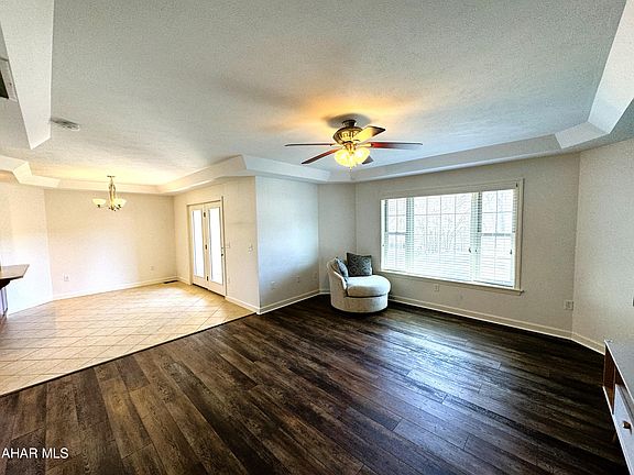 4th image of 805 Barclay Dr