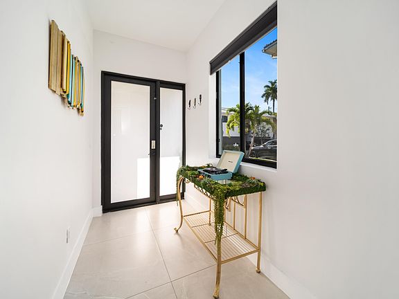 5th image of 3254 SW 44th St
