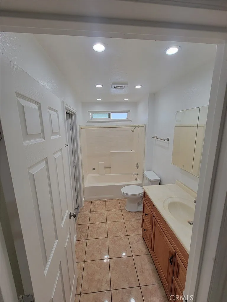2 bed, 984 sqft, $2,600 — Photo 4