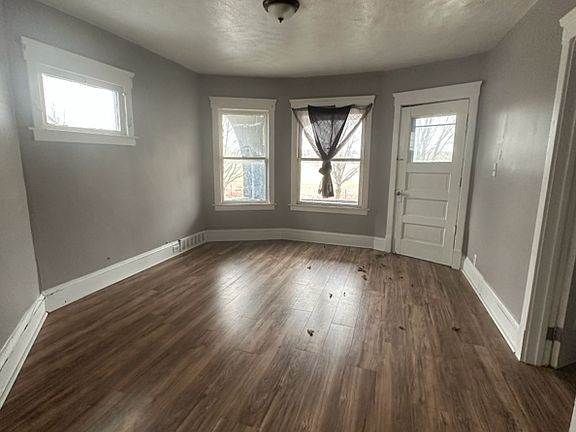 4th image of 11322 Woodstock Ave #2