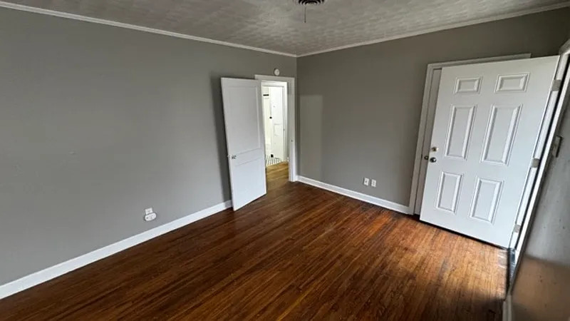 3 bed, 1.0 bath, 1109 sqft, $1,095 — Photo 4