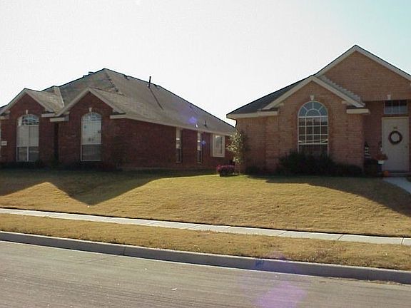 3rd image of 10101 Cambridge Dr
