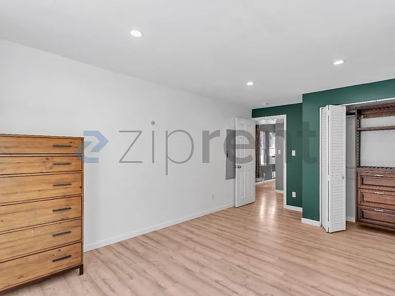 9834 Lawlor St — Photo 9