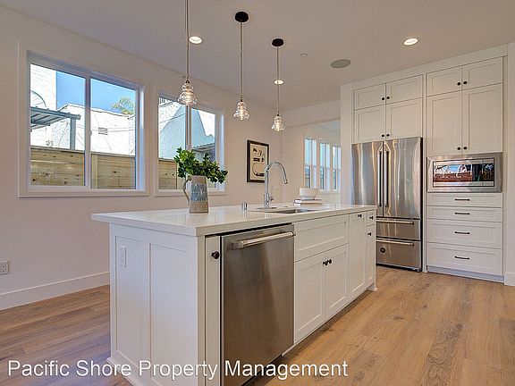 5th image of 817 N Sycamore Ave #13600601