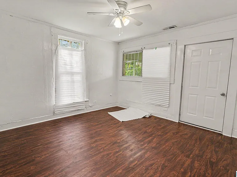 220 Avenue Z — Photo 2