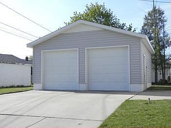 Nice 2 car garage with plenty of parking