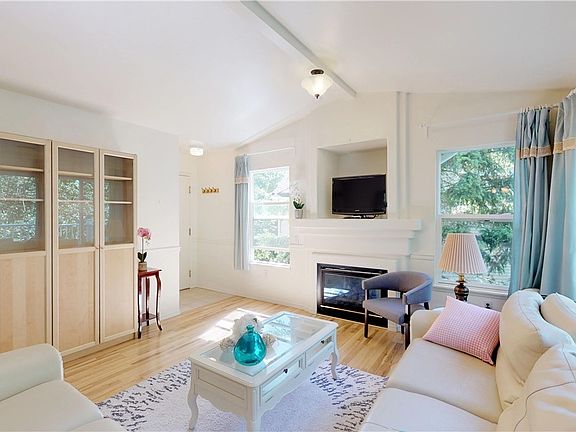 4th image of 25235 SE Klahanie Blvd APT F301
