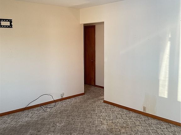 5th image of 1094 N Westlawn Ave