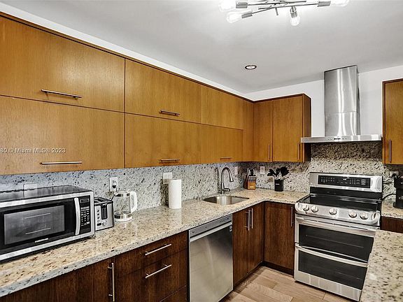 4th image of 19370 Collins Ave APT 901
