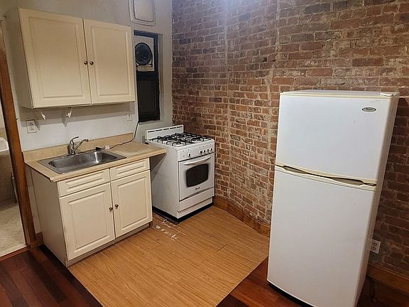 3rd image of 2252 1st Ave #4A