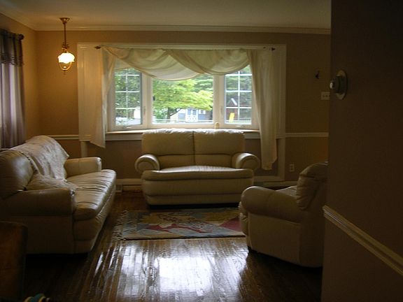  Beautiful Living Room with new bay window