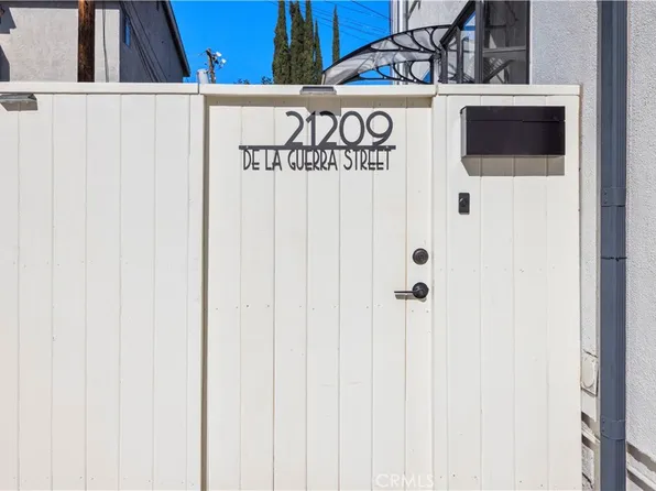 21209 De La Guerra St, Woodland Hills, CA 91364