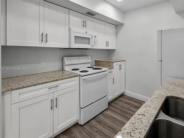 245 NE 191st St #3014 — Photo 7