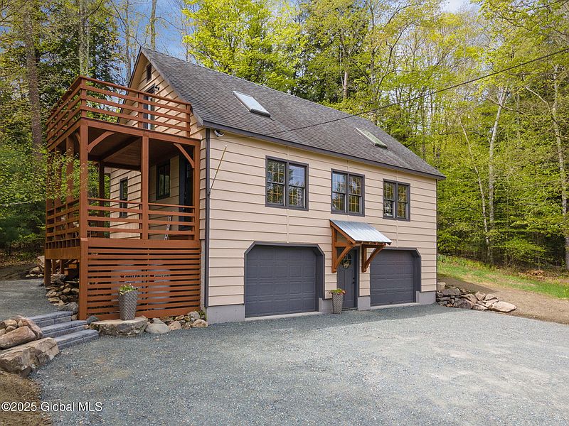 3rd image of 680 Taborton Road