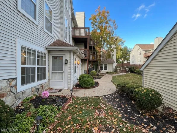 28140 Detroit Rd APT B2, Westlake, OH 44145