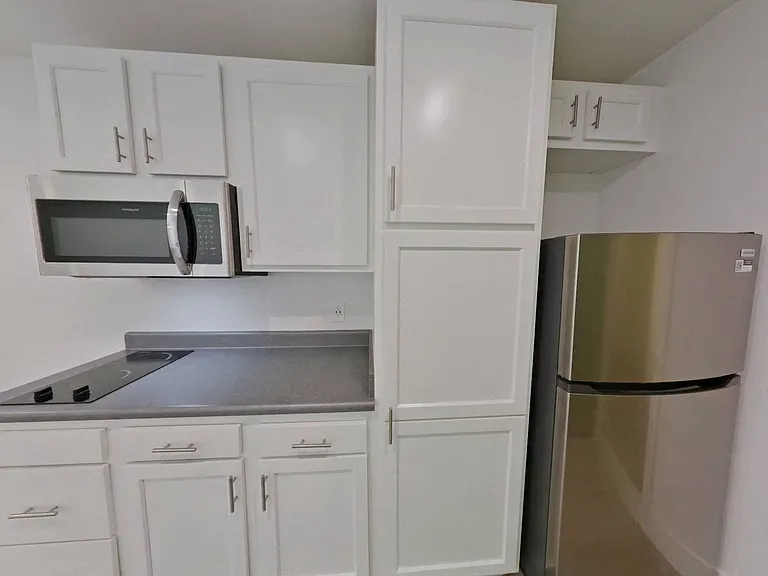 El Dorado Apartments — Photo 29