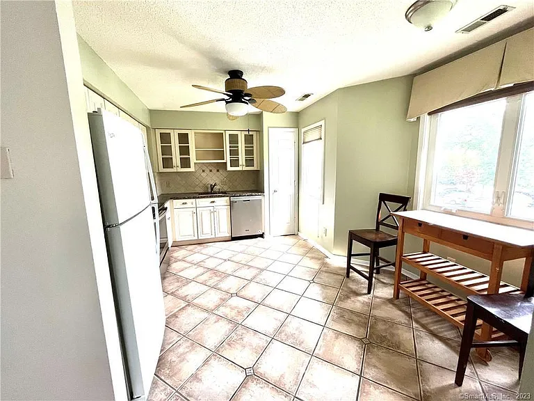 1410 Whitney Ave #B2 — Photo 4