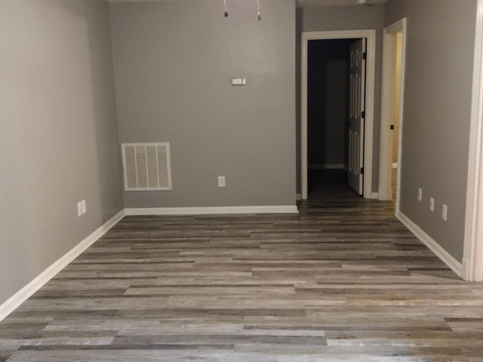 2nd image of 3915 Mackville Rd #6