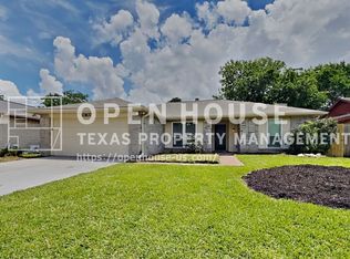 10107 King Ranch Ln, Sugar Land, TX 77498